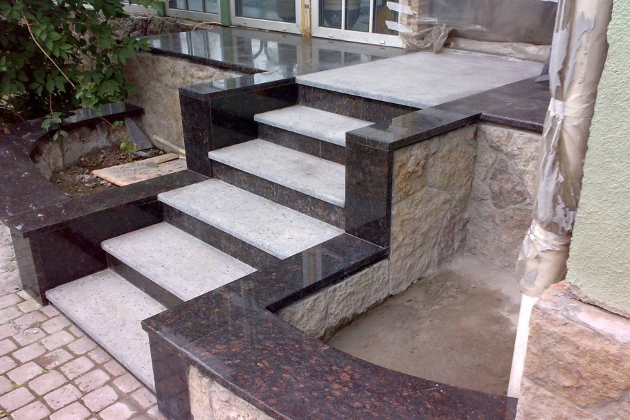 Лестница из гранита tan Brown