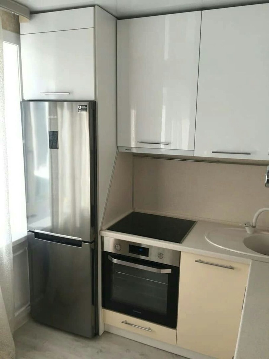 Угловая кухня ikea с холодильником сбоку