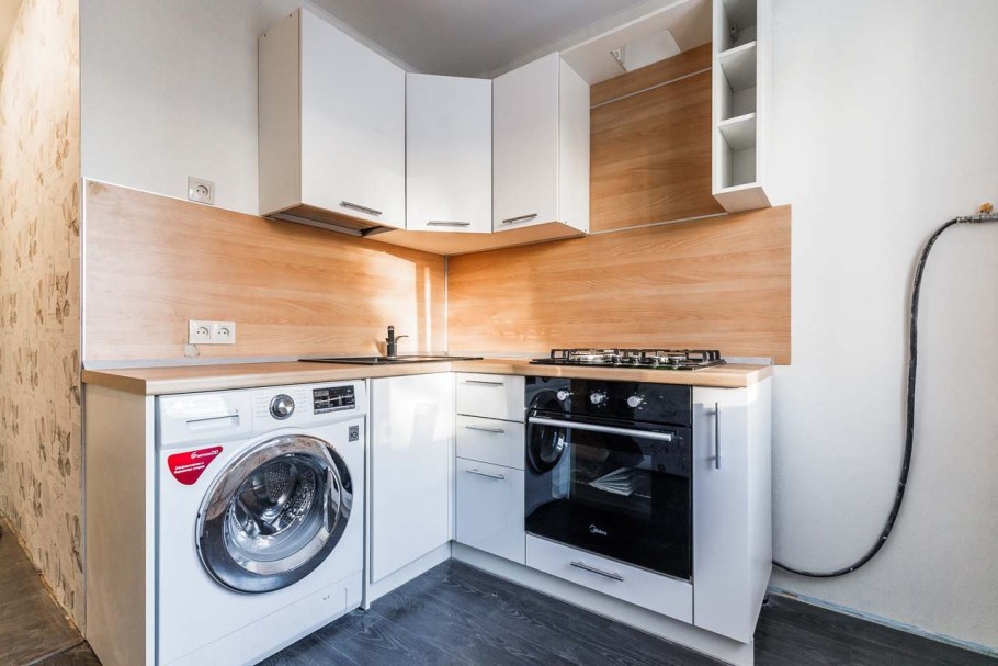 Маленькая кухня со стиральной машиной