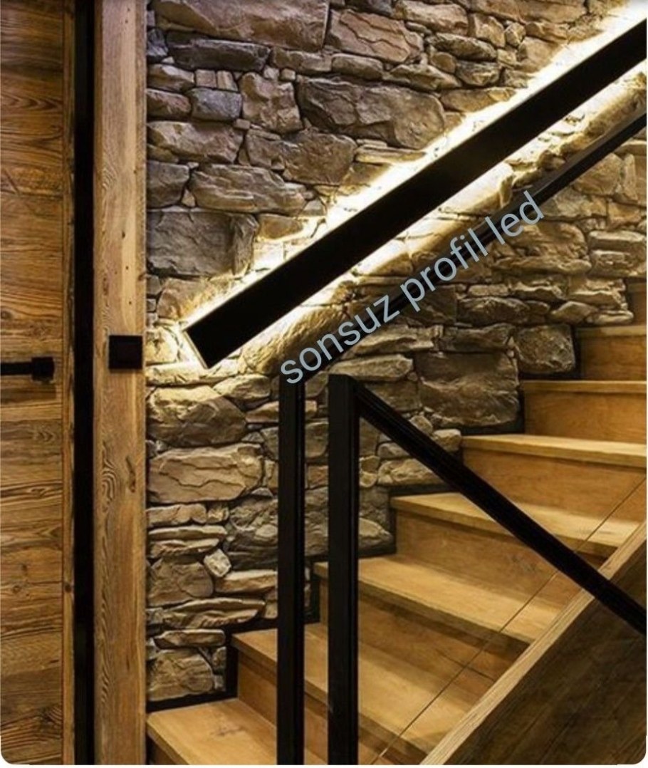 Лестница в цокольный этаж