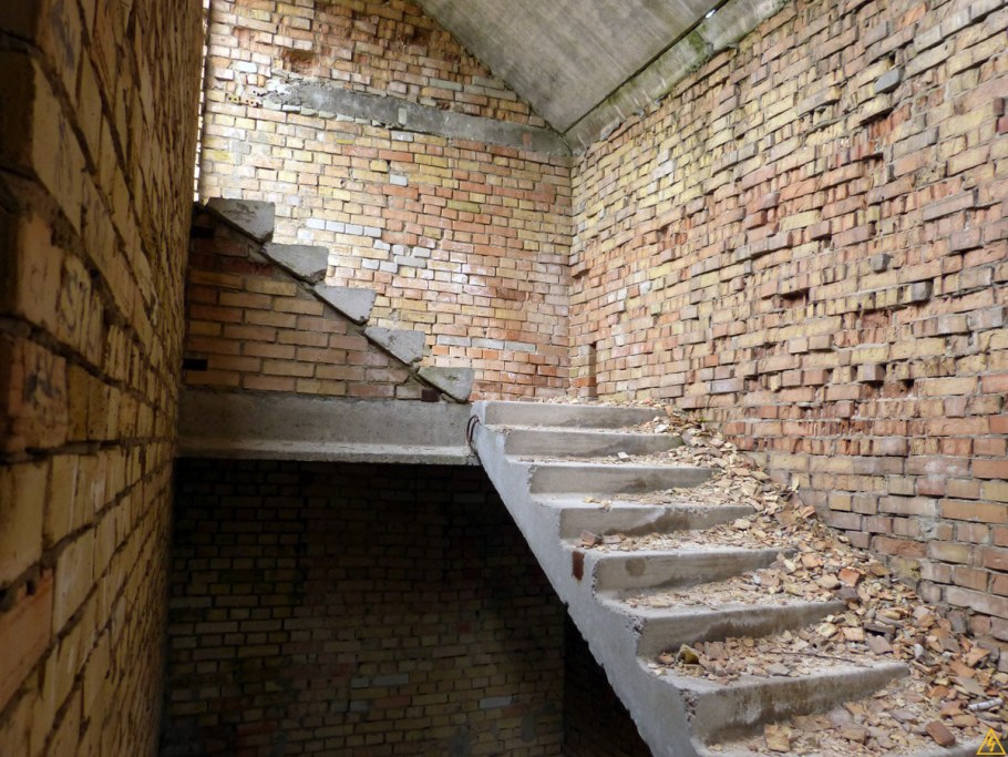 Лестница в недостроенном доме