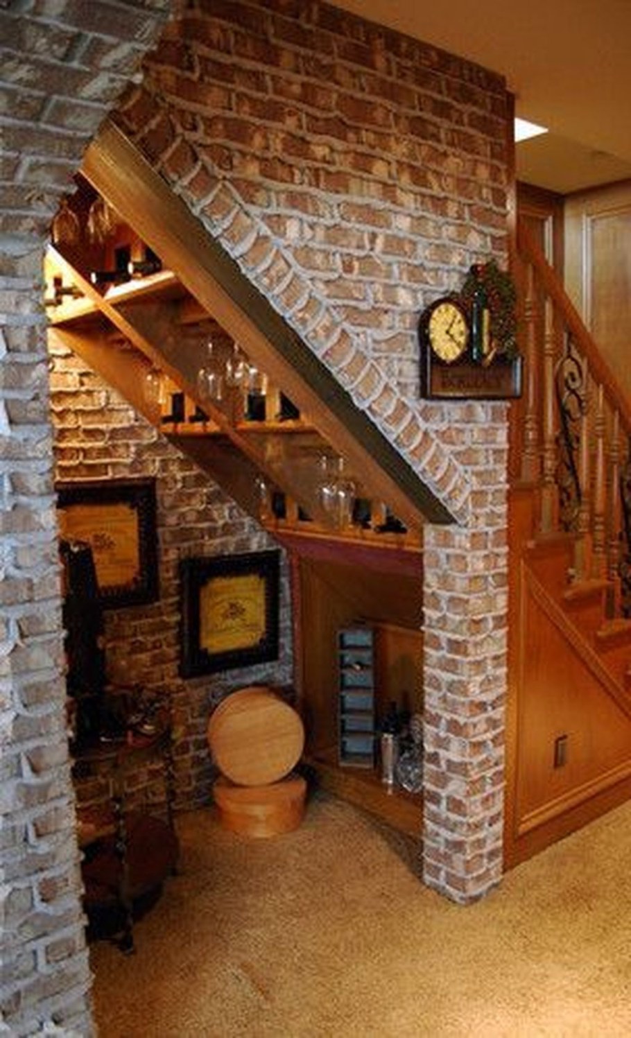 Погреб под лестницей