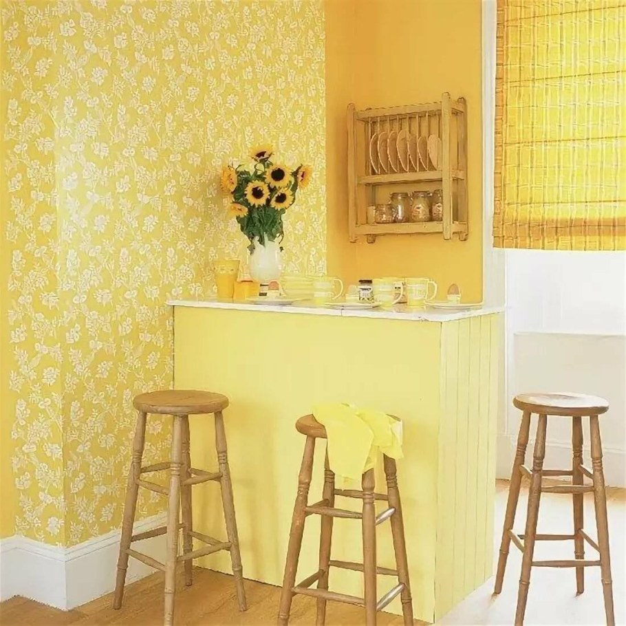Желтые стены на кухне