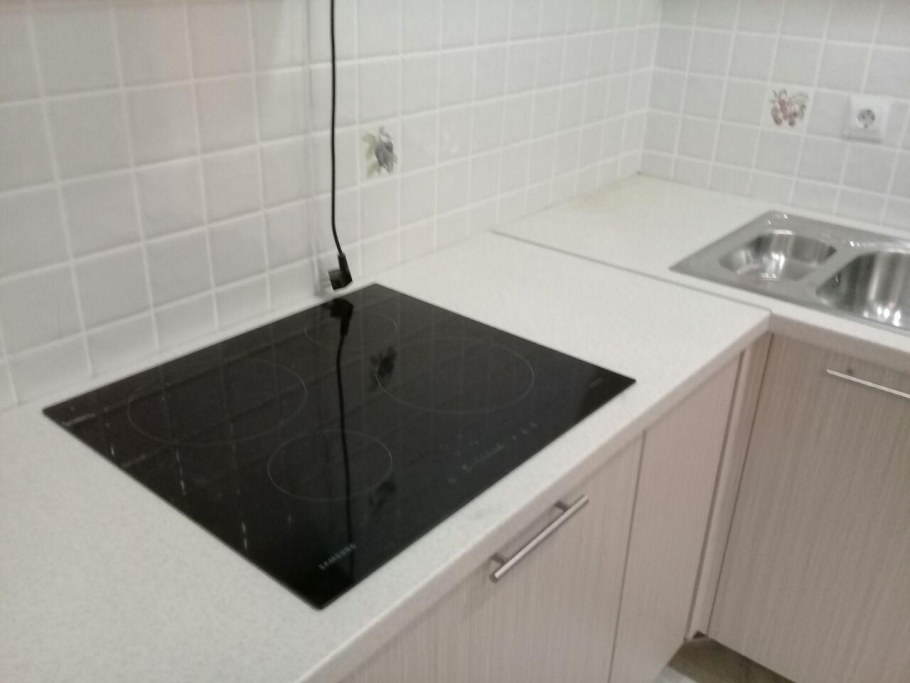 Семолина серая столешница кедр