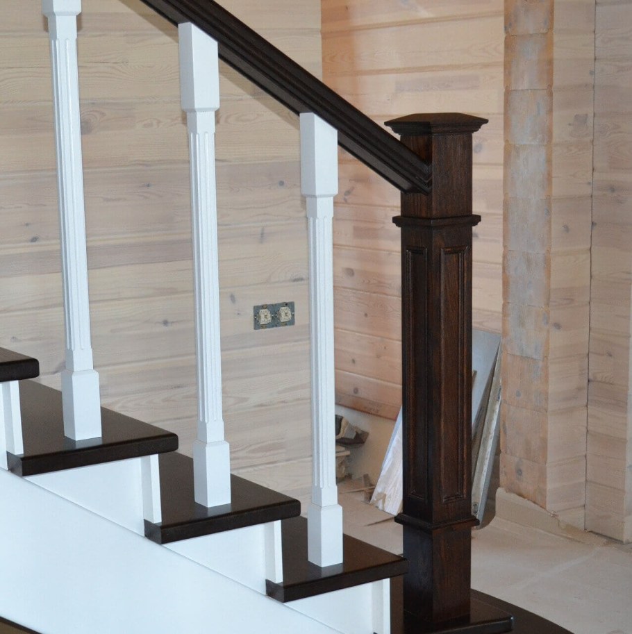 Столб для лестницы