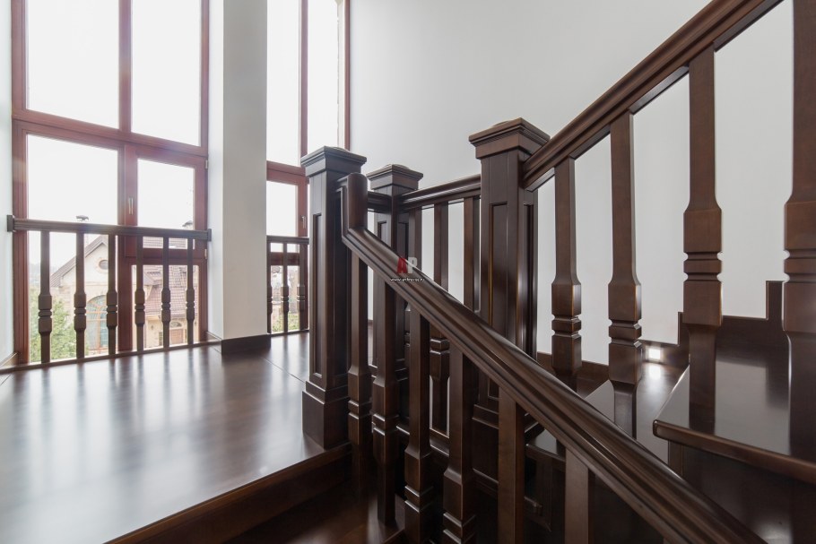 Ограждение для лестницы из дерева