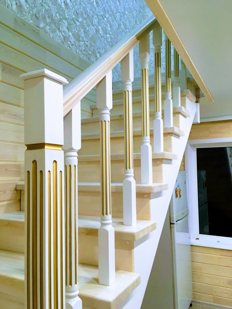 Лестница деревянная