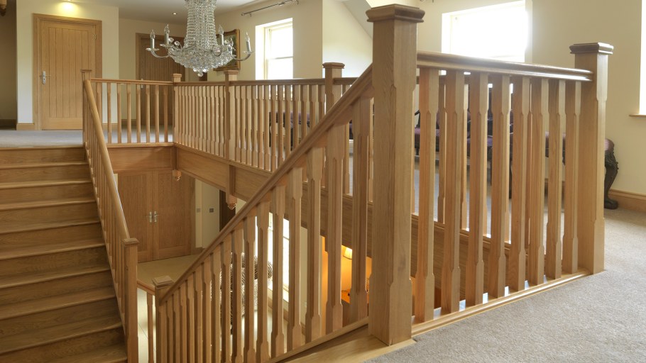 Перила деревянные для лестниц
