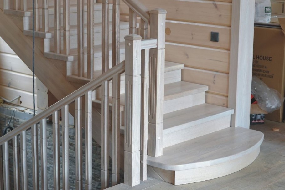 Лестница с прямыми балясинами