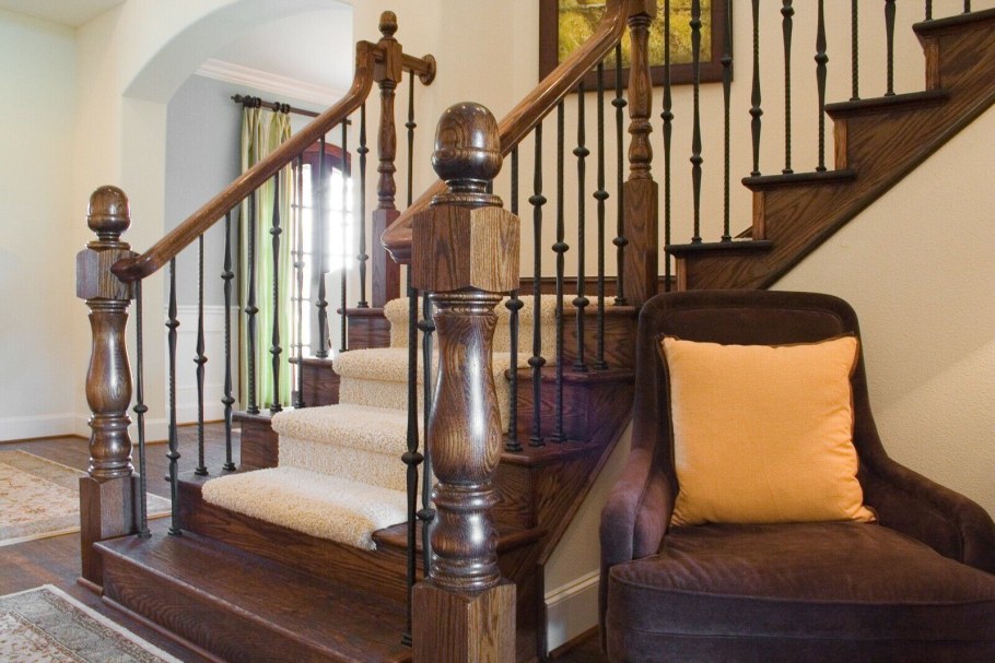 Перила деревянные для лестниц