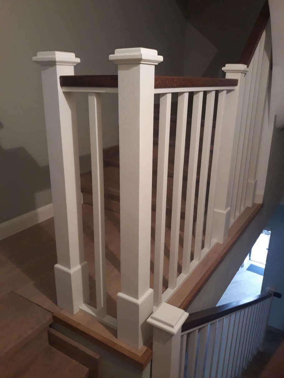 Лестница с квадратными балясинами