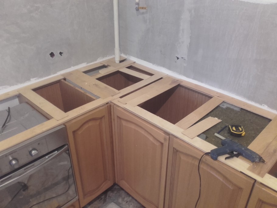 Монтаж угловой кухни