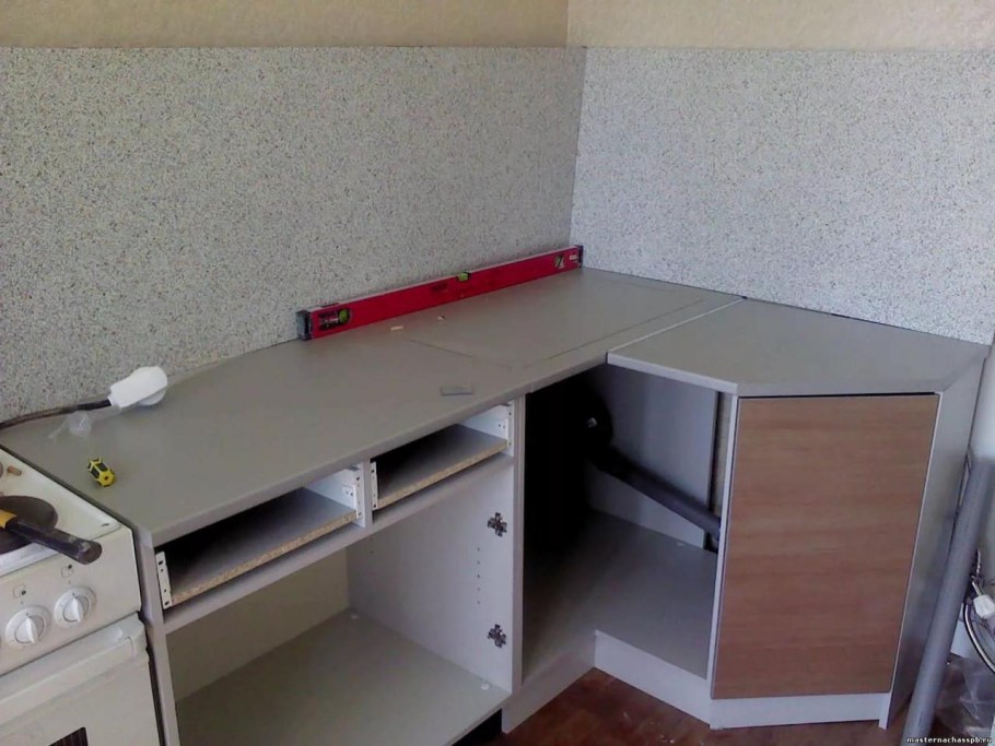 Разобрать кухонный гарнитур