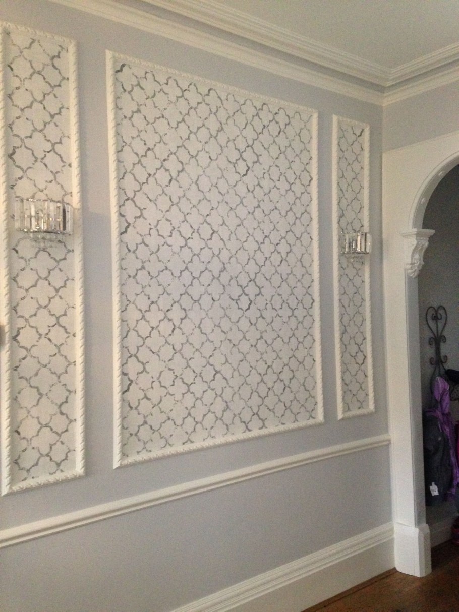 Панно из молдингов