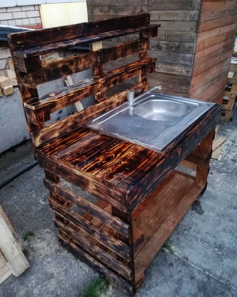 Садовый умывальник из поддонов