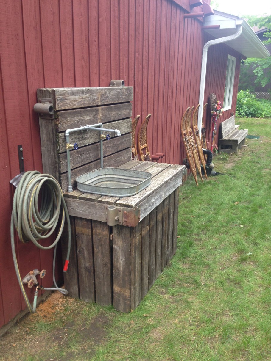 Уличный умывальник для дачи