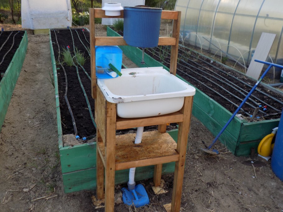 Уличный умывальник