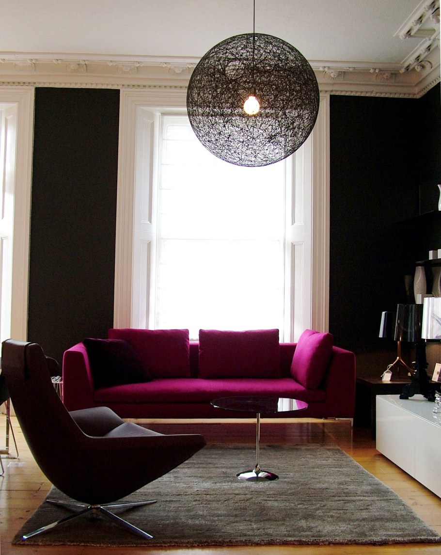 Интерьер гостиной фуксия