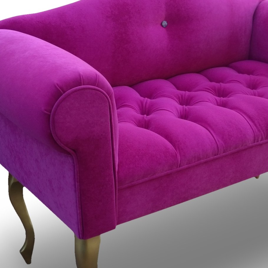 Малиновый диван