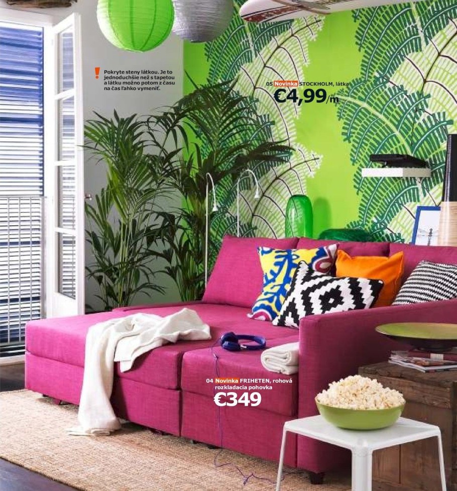 Диван цвета фуксии в интерьере