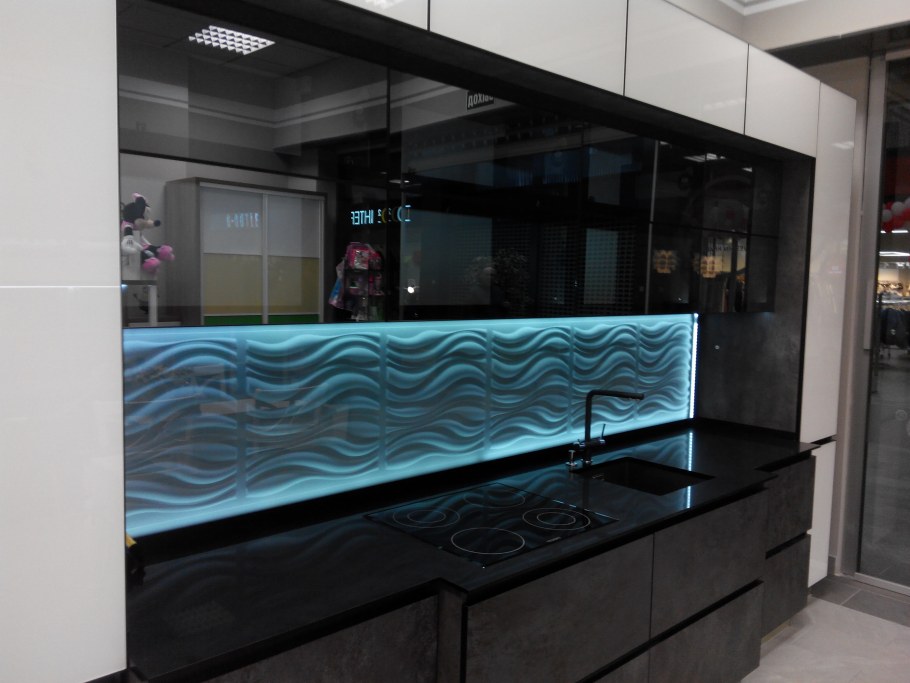 Стеклянные панели в интерьере