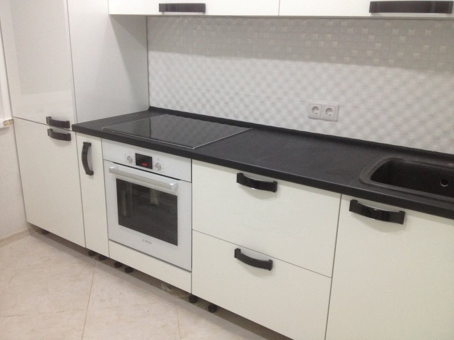 Кухня 2 5 метра прямая с холодильником