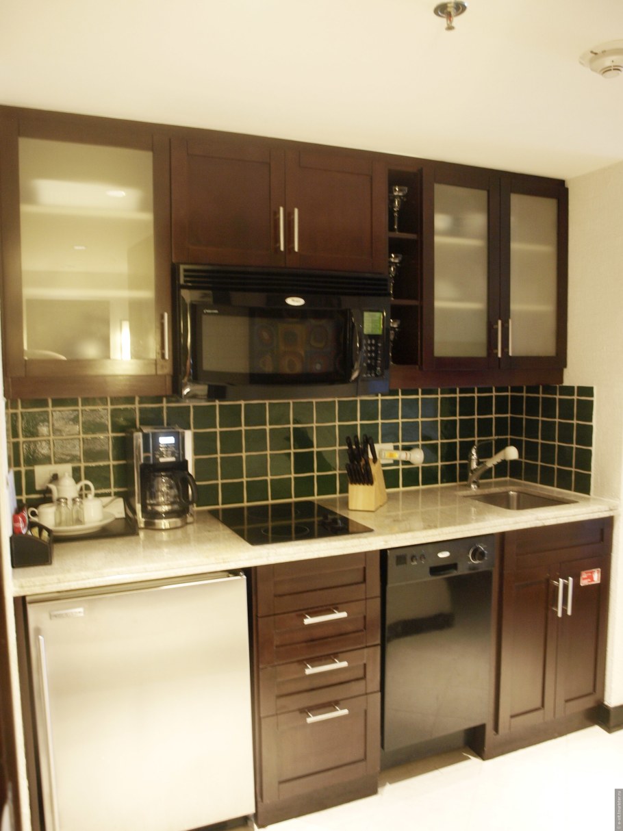 Прямые кухни с посудомоечной машиной