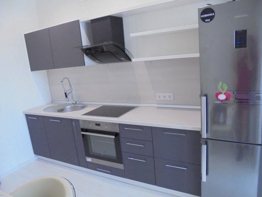 Светло серый гарнитур