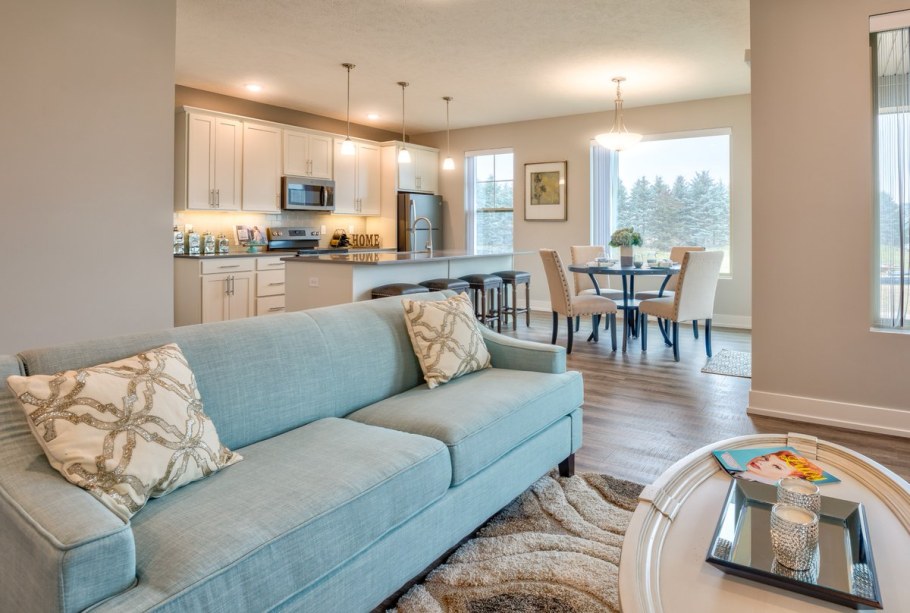 Бежево голубая кухня гостиная