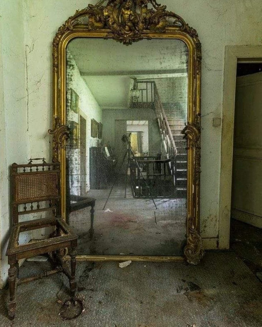 Старинная комната