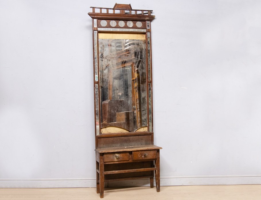 Старинное зеркало с консолью