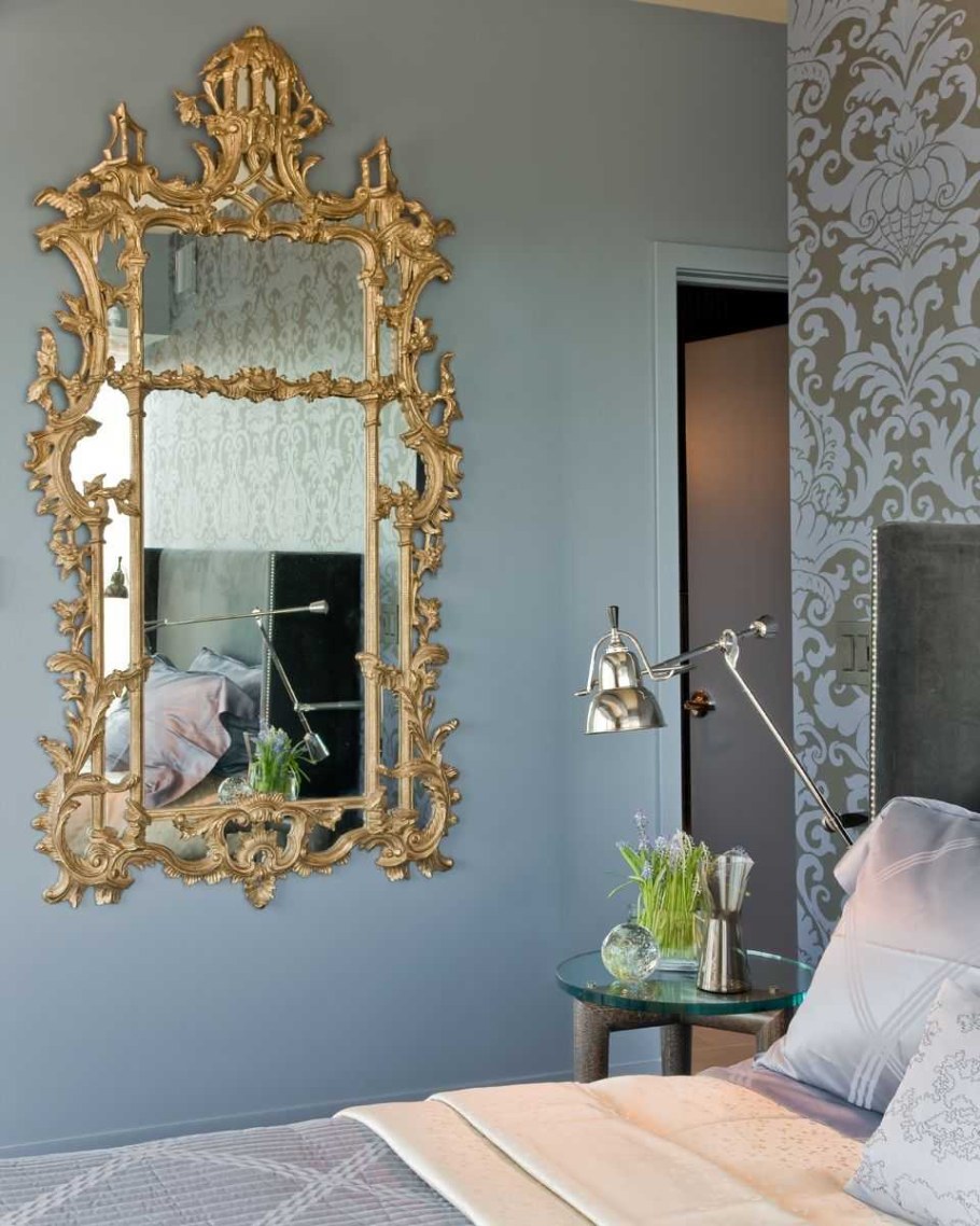 Старинное зеркало в современном интерьере