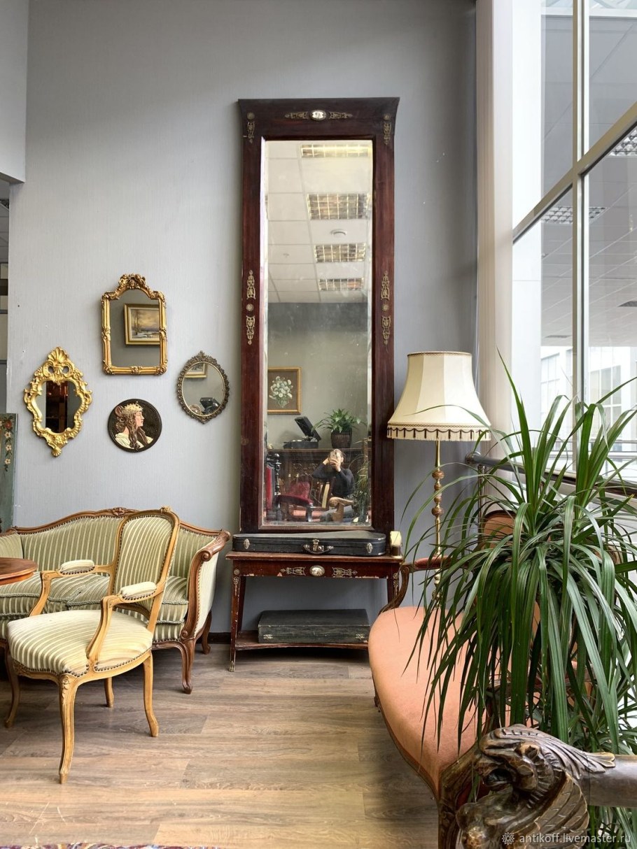 Антикварное зеркало в интерьере
