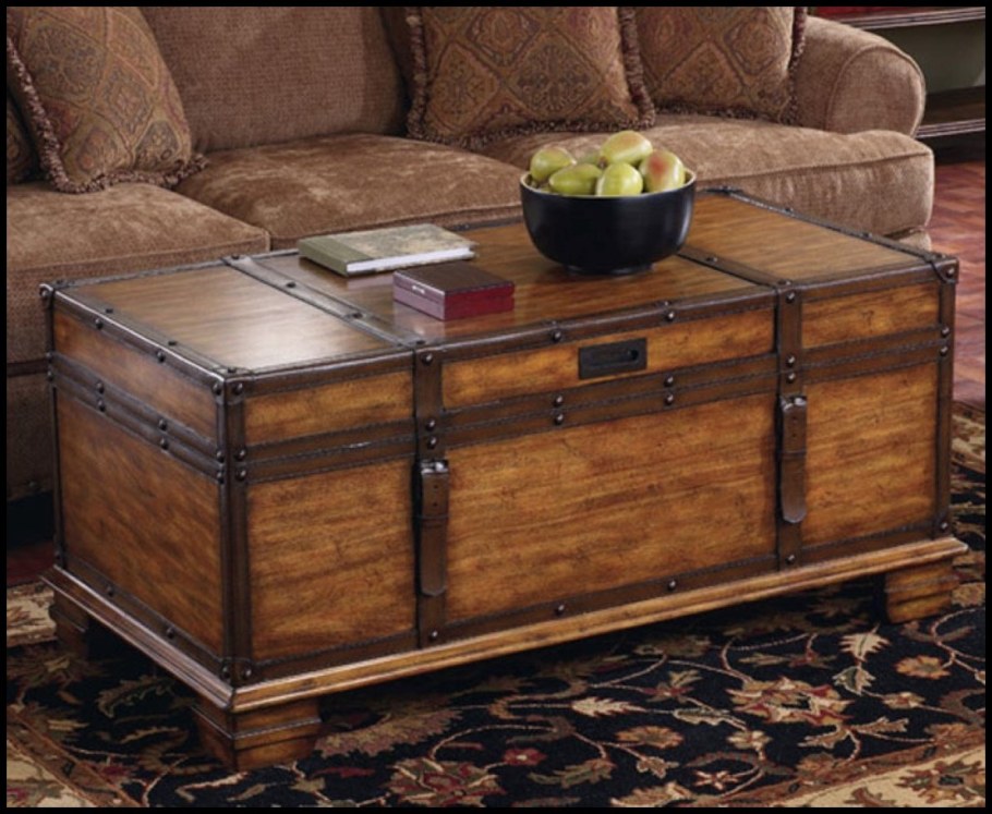 Сундук деревянный в интерьере