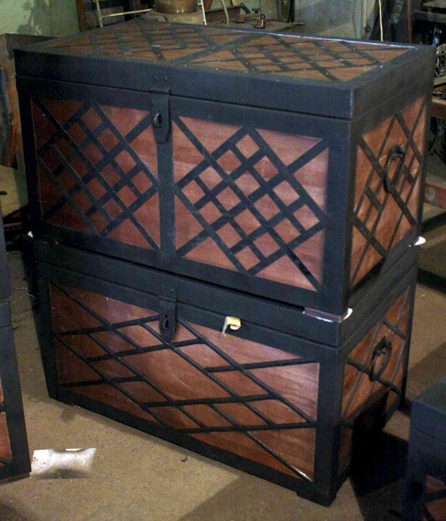 Старинные сундуки в современном интерьере