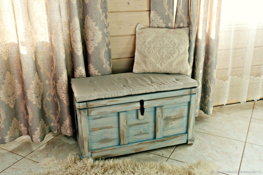 Сундук в интерьере