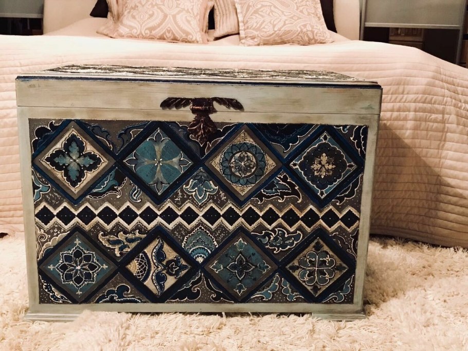 Сундуки в старинном стиле