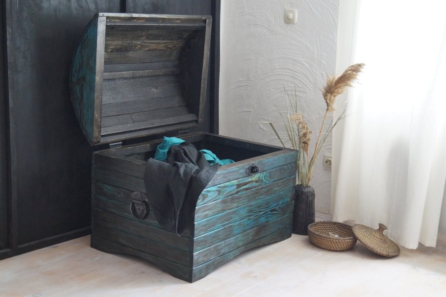 Сундук в интерьере