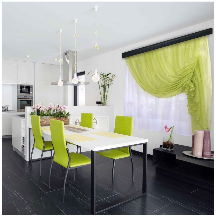 Яркие шторы на кухню