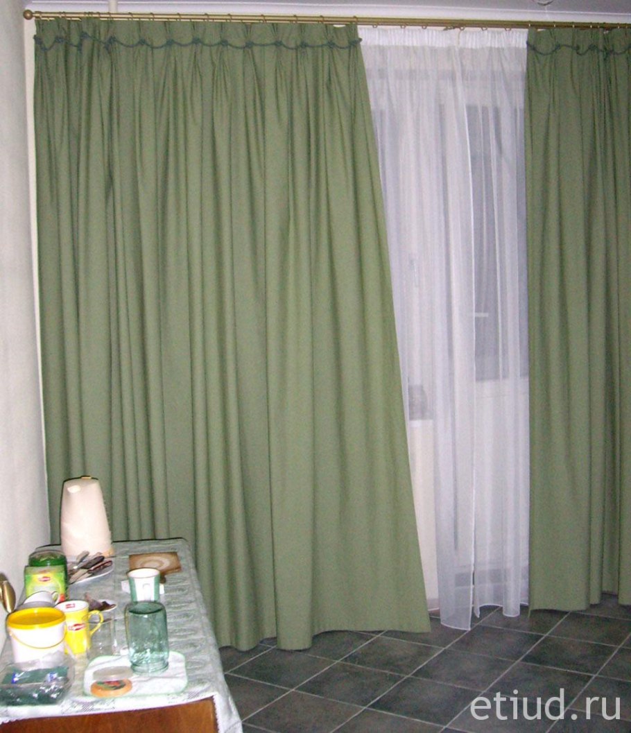 Зеленые шторы на кухню