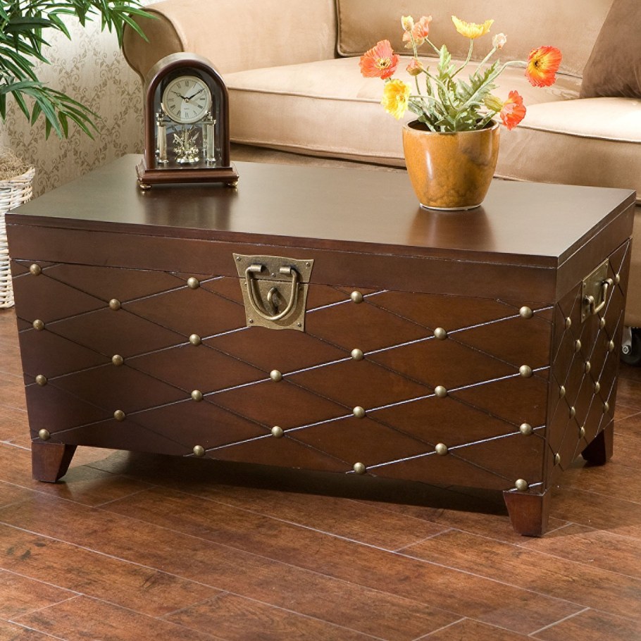 Сундук в интерьере