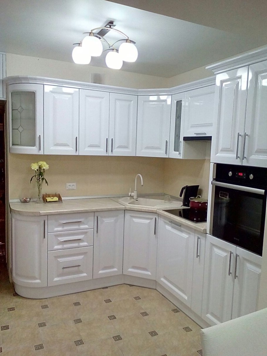 Кухонный гарнитур классика угловой