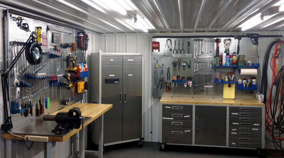 Обустройство мастерской в гараже