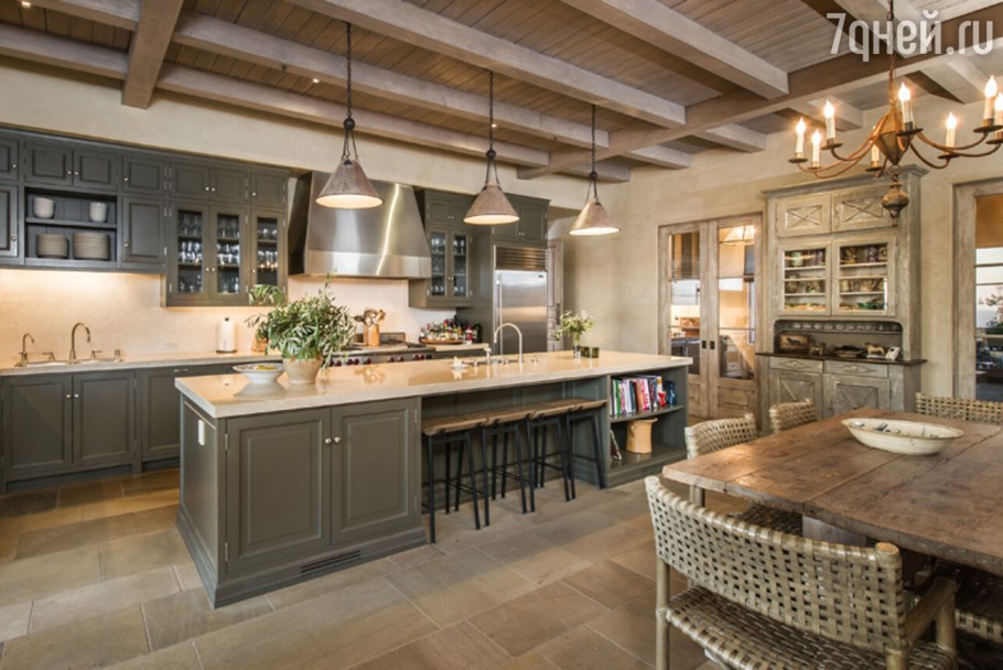 Кухня в загородном доме