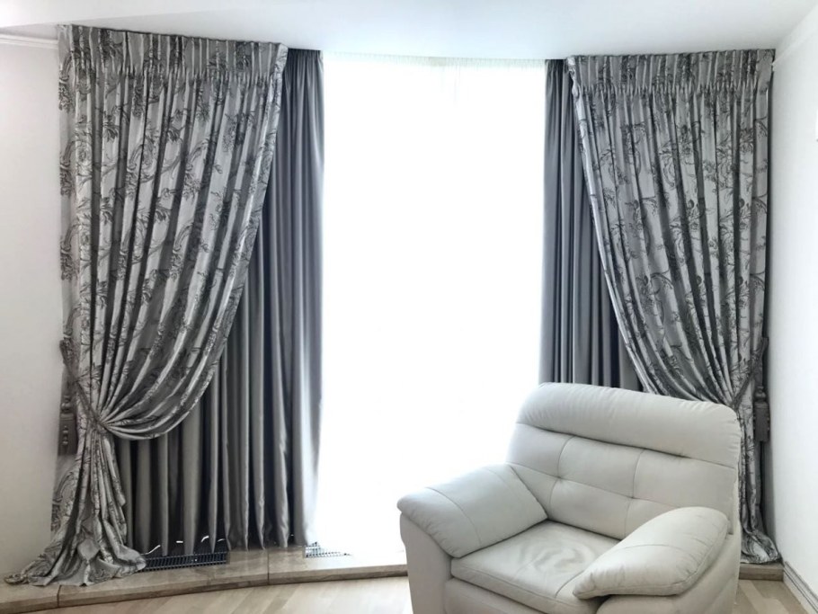 Шторы в зал серые