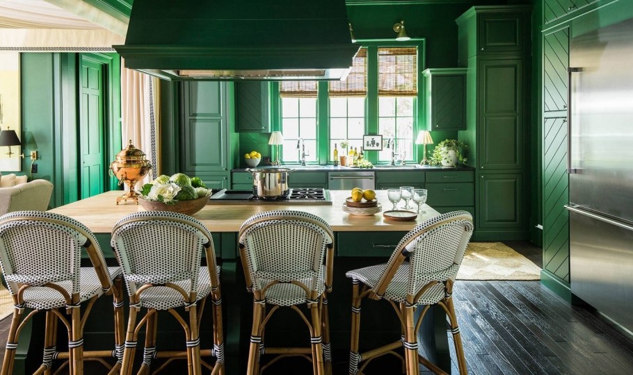 Кухня изумрудного цвета