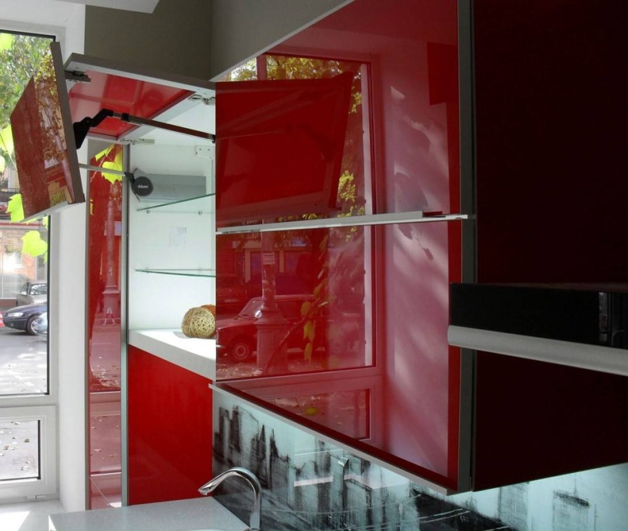 Фасады со стеклом для кухни