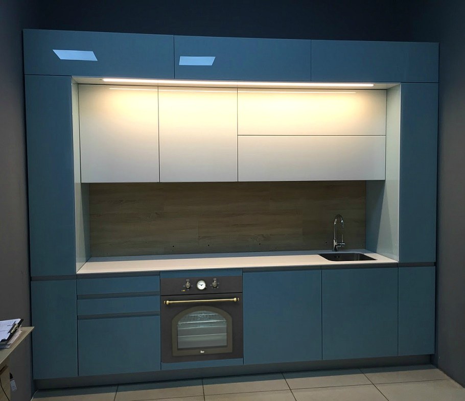 Встроенная кухня прямая