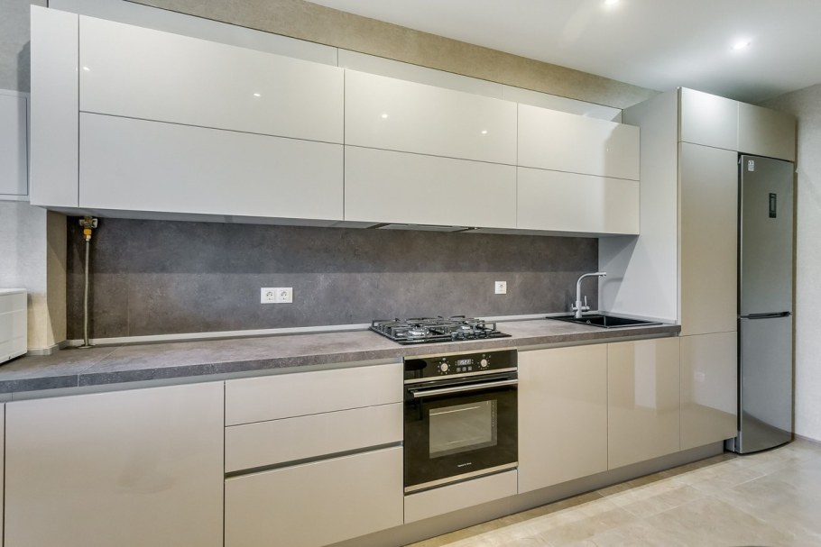 Прямые кухни 4 метра в современном стиле