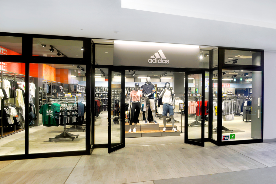 Adidas Outlet Store's sexy Gallery: where Fitness meets Fashion